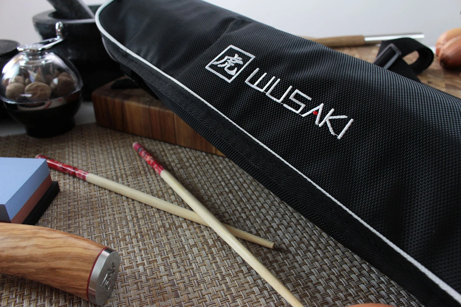 Wusaki Empty Roll Bag For 9 Kitchen Knives And Utensils + 2 Storage Pockets 5 Wusaki Empty Roll Bag For 9 Kitchen Knives And Utensils + 2 Storage Pockets - Image 3